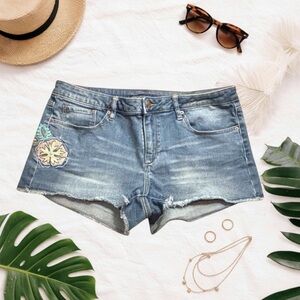 Chip and Pepper Size 31 Embroidered Shorts GUC